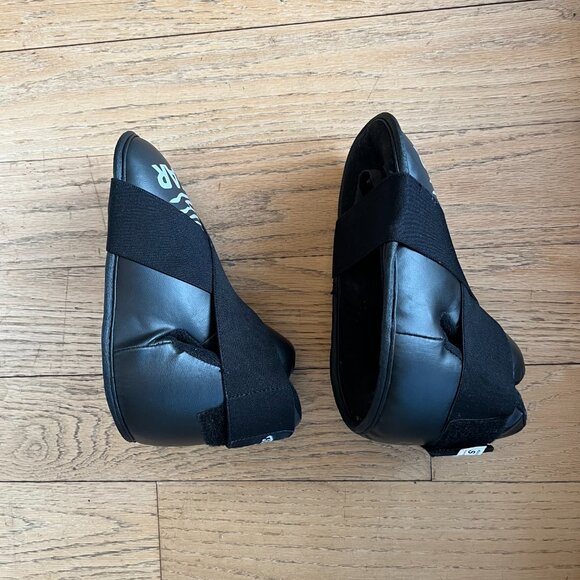 4 PC. Set of Tiger Schulmann Shin Guards / In-Steps Youth-Sized MMA Gear - Picture 7 of 8